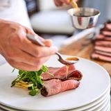 豪華食材のフレンチ試食を無料提供&ハネムーン特典3万円分
