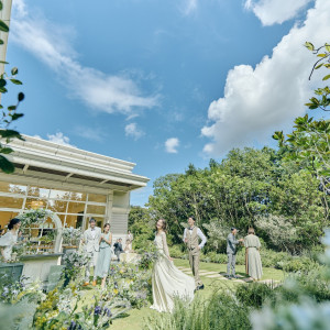 広大なガーデンを自由に使って演出を楽しもう！|アーククラブ迎賓館（新潟）/テイクアンドギヴ・ニーズウェディングの写真(54727272)