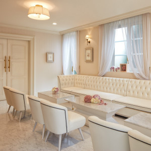 貸切だからこそ、お二人のこだわりのコーディネートでゲストをお出迎え|アーククラブ迎賓館(新潟)/テイクアンドギヴ・ニーズウェディングの写真(54727582)