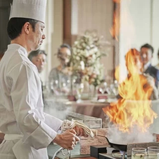 ライブスタイルでの調理風景はゲストへのサプライズに。