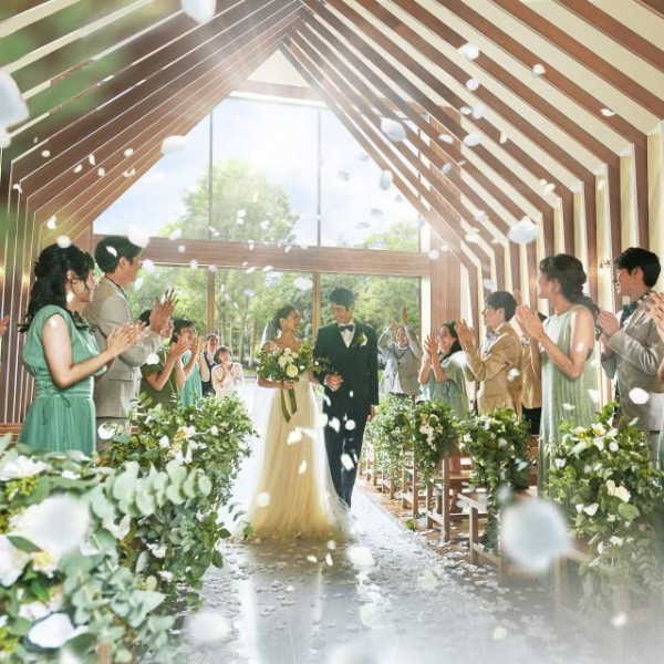 森のチャペルで幻想的な空間を☆