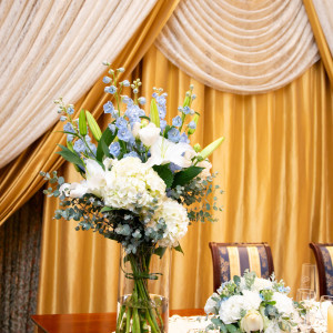 お二人のご希望のフラワーアレンジで華やかな空間を演出致します。|コルティーレ茅ヶ崎の写真(54810074)