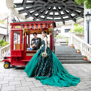 庭にはアンティークなワゴンがあります。フォトスポットとしても可◎素敵な写真を撮れますよ！|コルティーレ茅ヶ崎の写真(54588769)