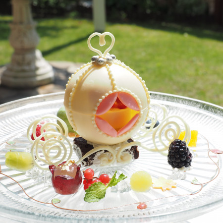 コルティーレ茅ヶ崎のお料理は、シーズン毎に旬の食材を使ったメニューに変わります！
デザートはパティシエの繊細な技術が詰め込まれていて、見た目も華やかです♪