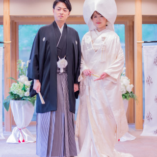 ご結婚式で一番人気の紋服・白無垢&綿帽子のコーディネート!
刺繍襟や筥迫でより華やかに