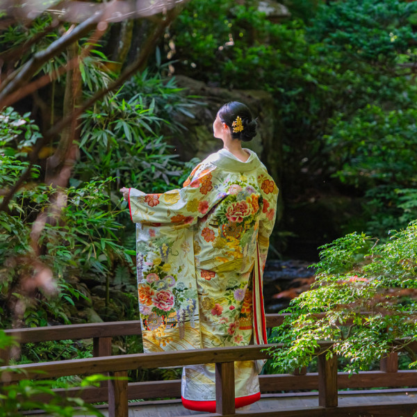 自然あふれる日本庭園でおふたりらしい撮影を