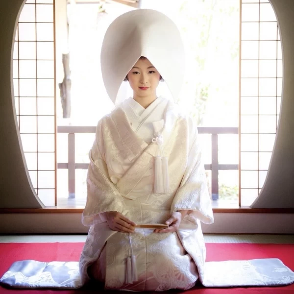 日本の伝統美と花嫁の純粋な想いを象徴する特別な装である【白無垢】