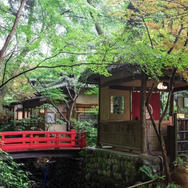 青い空とうかい鳥山の緑が続いていく【庭園】