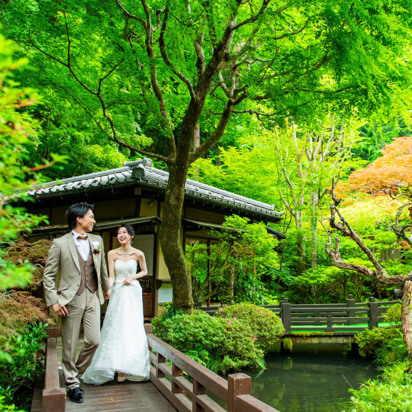 ご結婚式当日に自然の中でリラックスしながら撮影を行います
