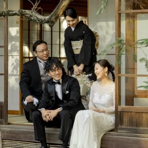 ゆっくりとご家族様専用で使える控室があるからこそ、新郎新婦も一緒に団欒のひと時を。笑顔溢れる時間が、特別な一日のハイライトになります。|つきじ治作の写真(47932528)