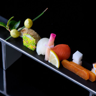 「五味五色」の彩りと厳選された旬の食材で創り出す“晴れの日”にふさわしい日本料理