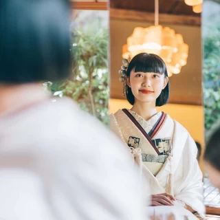 特別な一日だからこそ、自分らしさを表現できる衣裳を。4社の提携衣裳店からお気に入りの一着を見つけてください。
