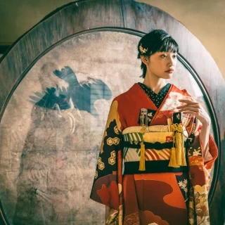 晴れの日にふさわしい華やかな衣装の数々。小物を組み合わせ、とっておきのコーディネートを！