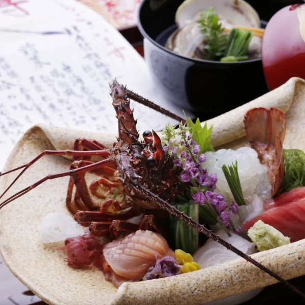 晴れの日に相応しい華やかな器と盛り付けの御祝会席をご用意いたします