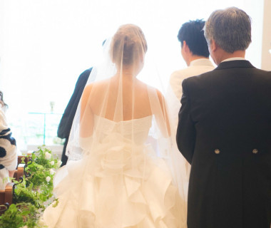 お父様の元から新郎の元へ