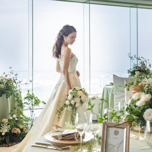 青空に近いテラスも魅力の 開放感あふれるウェディング