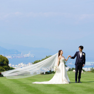 緑と青のコントラストが鮮やかなガーデンで雄大な景色を眺めながら素敵な1枚を♪