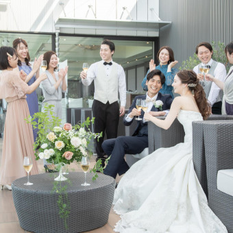 リゾート気分ただよう気取らないスタイルで 大切な人たちとのリラックスしたひとときを演出