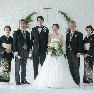 2018年内までのご結婚式をお申込みいただいたお客様限定☆「家族写真」or「生花ブーケ」プレゼント!