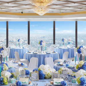 会場の雰囲気に合わせてお花、テーブルクロスの色を選べます。|オークラアクトシティホテル浜松の写真(1024003)