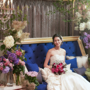 会場内にはソファーを用いたフォトスポットもご用意いたします。ゲストの皆様と一緒に素敵なお写真をたくさん撮ることができます！|オークラアクトシティホテル浜松の写真(36714720)