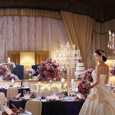 一番広い会場☆平安☆のコーディネート♪パルティータ♪ラグジュアリーでエレガントな装いは新婦のウェディングドレスを一段と引き立てます!