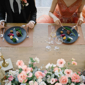 新郎新婦様のお食事は披露宴中に提供するかお開き後に提供するかセレクト可能|ベルヴィ リリアルの写真(27328485)