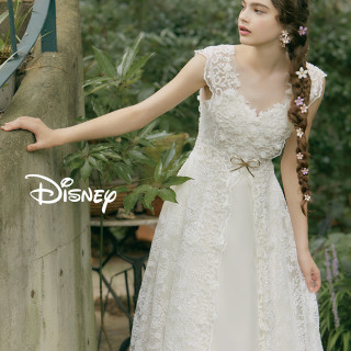 ドレス・Disney（ラプンツェル）／ラプンツェルの三つ編みに飾られた花をイメージした華やかなドレス