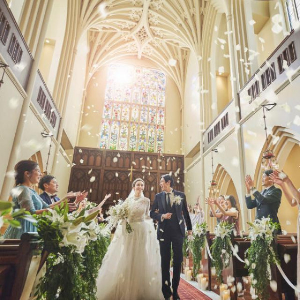天井高メートルを誇る大聖堂での挙式