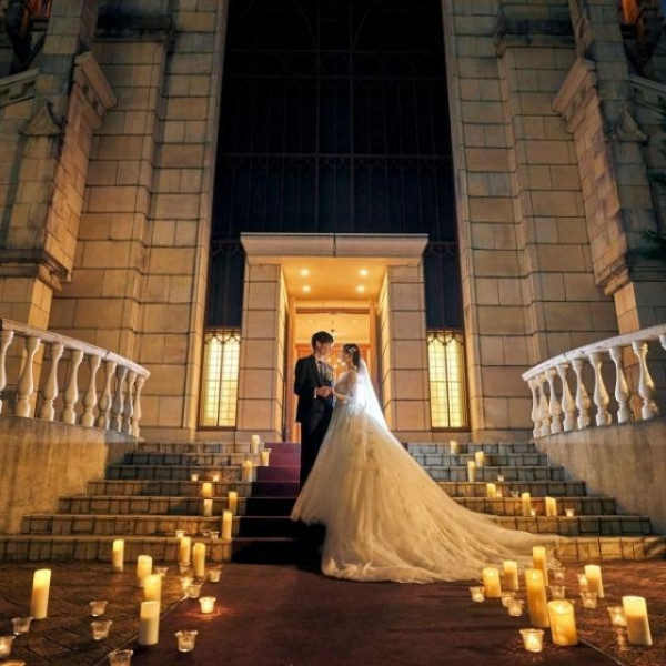 キャンドルの灯りに彩られた大聖堂