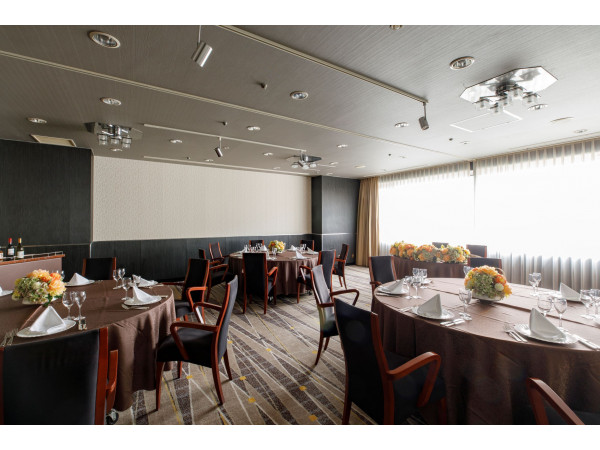 パインルーム(少人数専用会場)