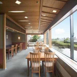 3階「金茶寮」 窓がある開放感溢れたところでお食事もできます。|金沢東急ホテルの写真(803513)