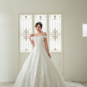 デコルテやウエストラインが美しく見えるように計算されたデザインライン|オークラ千葉ホテルの写真(53587911)