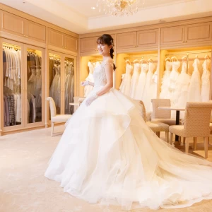 ブランドやオリジナル、海外の新作が並ぶドレスサロン。常時250着もの衣裳を取り揃え！|オークラ千葉ホテルの写真(44593589)