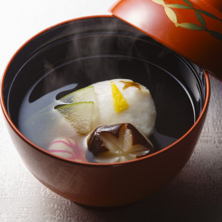 日本古来の伝統技法と現代的な感性で織りなす、旬の味を愛でる豊かなひととき。