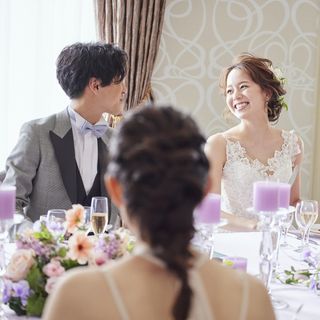 ひとつのテーブルを囲んで、美味しい料理や楽しい会話に笑顔が咲くひととき