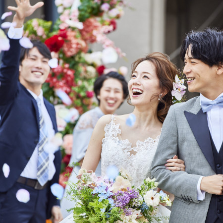 フラワーシャワーは笑顔あふれる祝福タイム