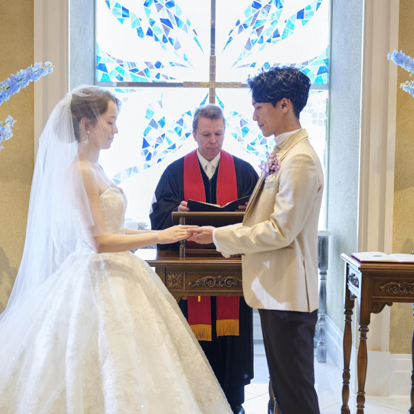 指輪交換 ふたりの永遠の愛を誓う感動的なシーン