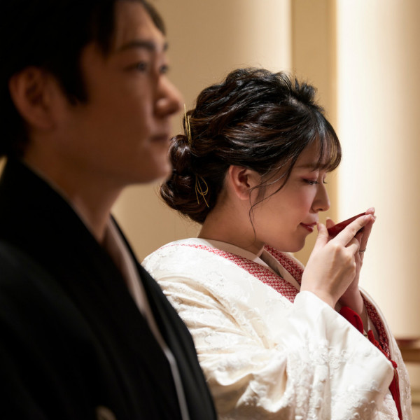 凛とした横顔ショットも