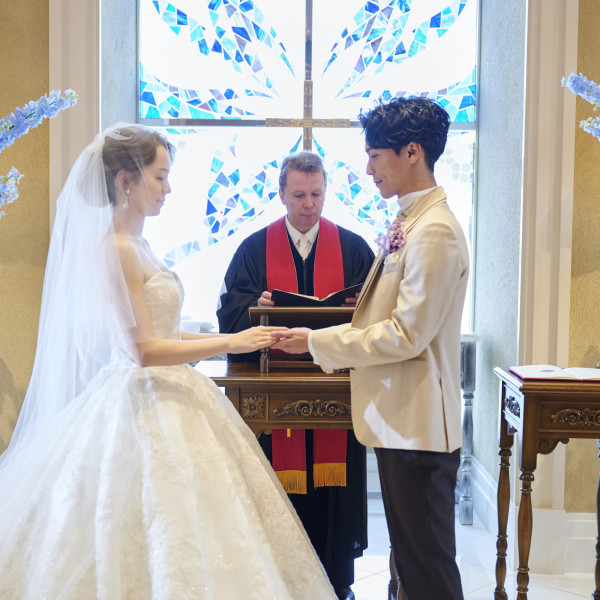 指輪交換 ふたりの永遠の愛を誓う感動的なシーン