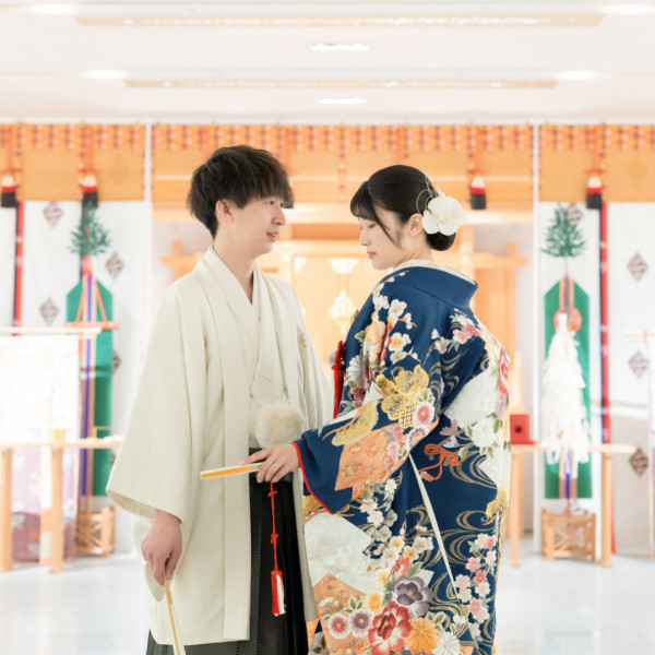 艶やかな打掛が映える神殿