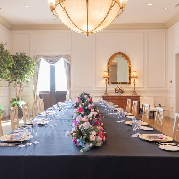 チャペルラウンジは、チャペルに隣接した、1日1組限定の会場。ご家族だけでの結婚式にぜひ。|オークラ千葉ホテルの写真(16244728)