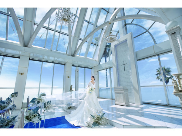〈空と海の教会*Crystal Chapel〉