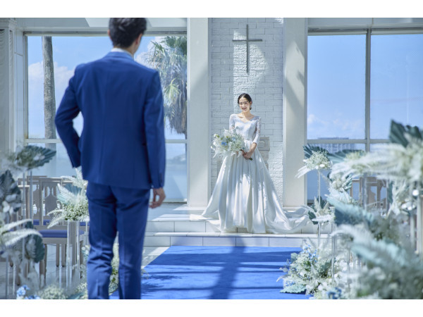 〈空と海の教会*Crystal Chapel〉