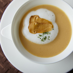 松茸の香りが口いっぱいに広がる贅沢スープ|エルシオン KISARAZUの写真(13143743)