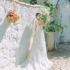 レース素材のウエディングドレスはガーデンにぴったり♪|ENSOLEILLE(アンソレイエ)~VILLAGE WEDDING~の写真(54617999)