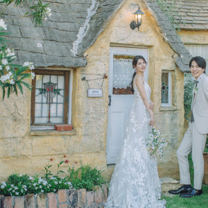 【南仏の街並み】小さなお菓子屋さんの前＊絵本の中に紛れ込んだかのような雰囲気で|ENSOLEILLE（アンソレイエ）～VILLAGE WEDDING～の写真(57006811)