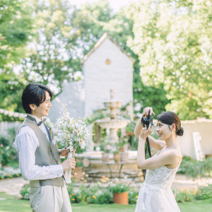 フレンチガーデンはフォトスポットが多数＊映える写真を残せるのが嬉しい|ENSOLEILLE（アンソレイエ）～VILLAGE WEDDING～の写真(57001621)