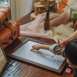 【ロビー】ウエディングツリーもゲストの印象に残るアイテム＊色とりどりの砂を重ねていくサンドセレモニーもGood◎|ENSOLEILLE（アンソレイエ）～VILLAGE WEDDING～の写真(57003824)