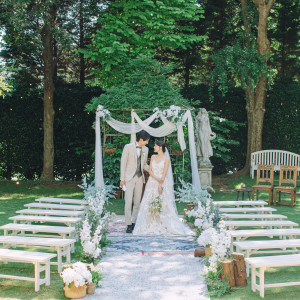 深緑が煌めくガーデン挙式会場|ENSOLEILLE（アンソレイエ）～VILLAGE WEDDING～の写真(54260028)